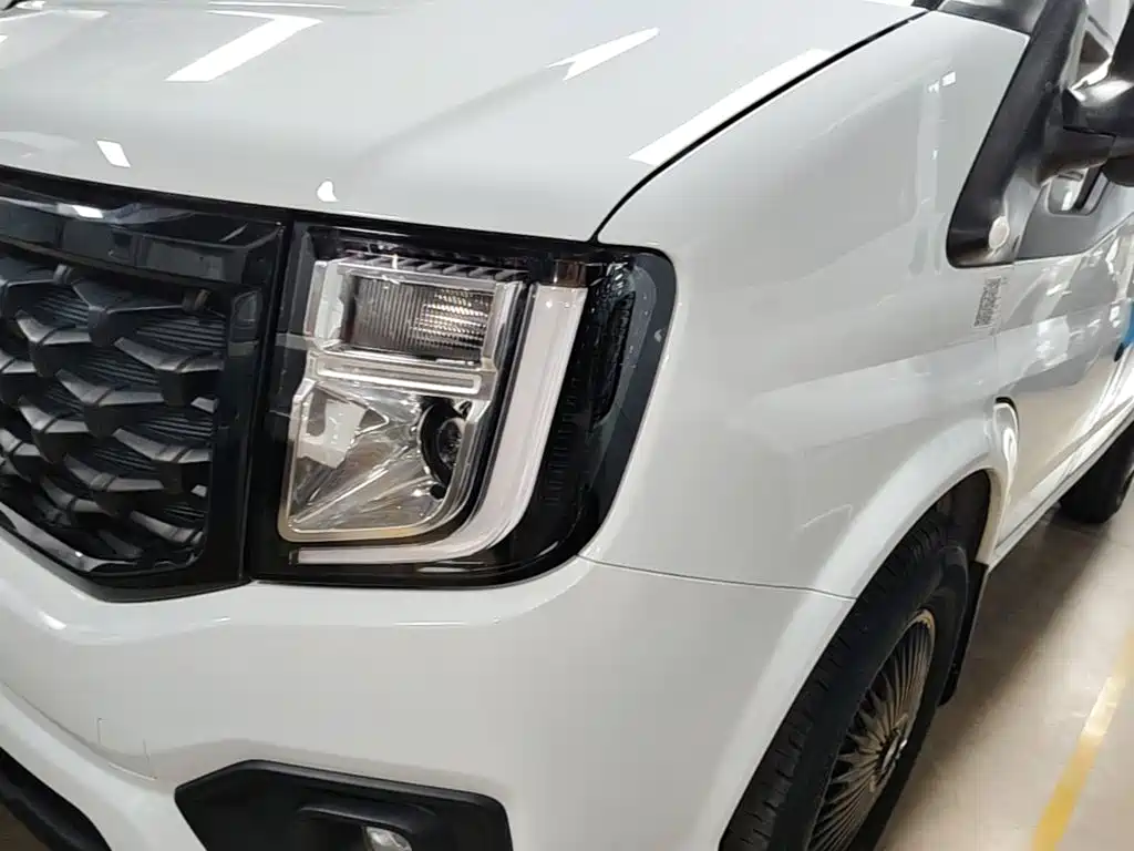 Jiangling JMC Fushun 2025 2025 Model 2.0T 6MT Diesel Short Wheelbase Medium-High Roof Commercial MPV 5/6 Seats