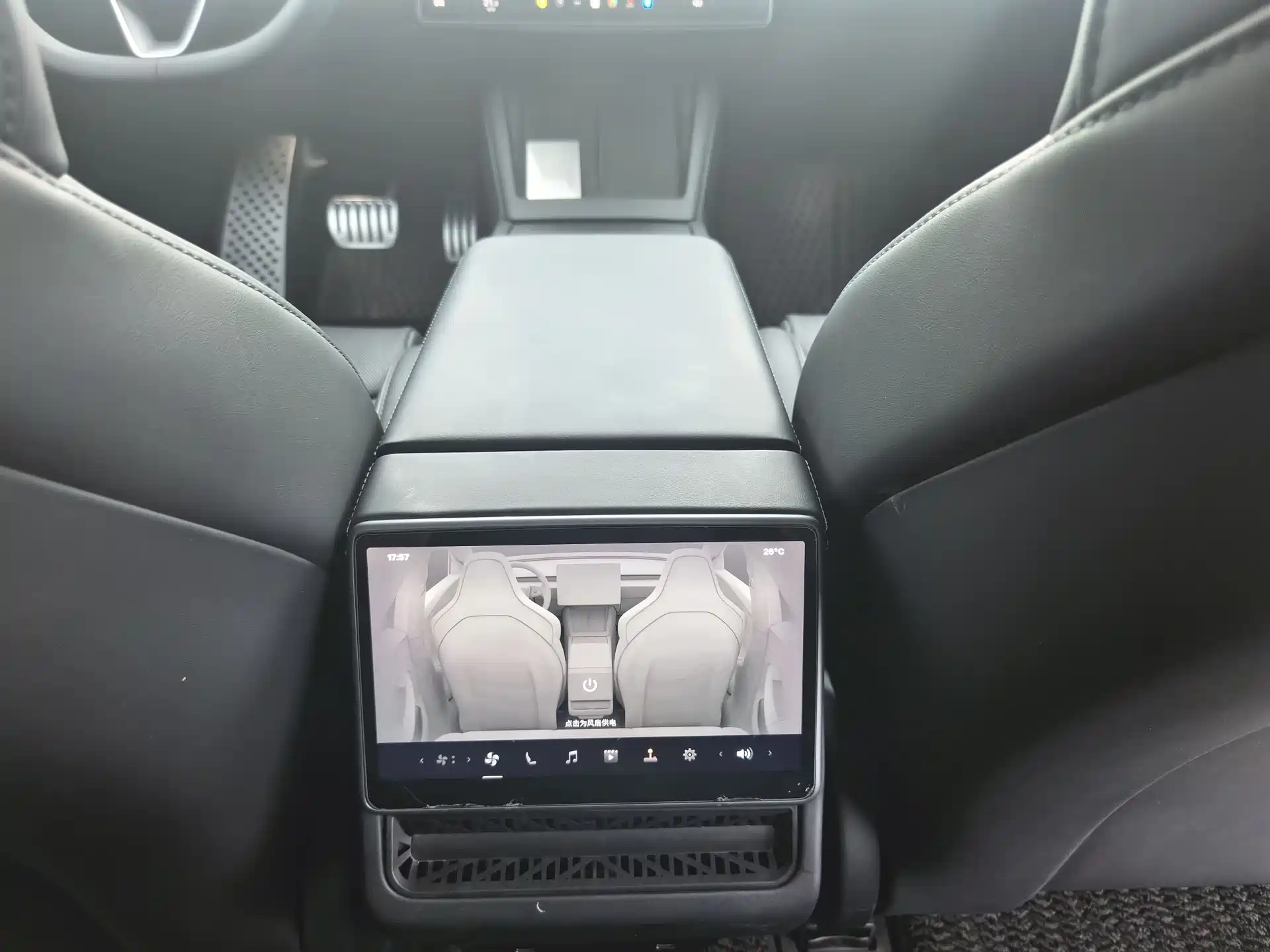 Фото 14 - Tesla Model 3