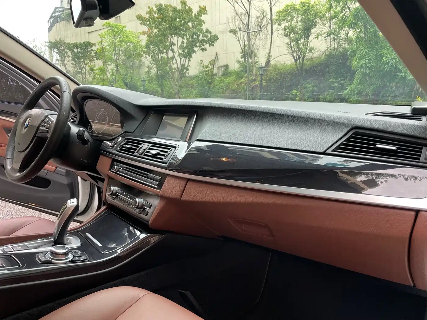 BMW 5 Series 2014 520Li Elegance фото 15