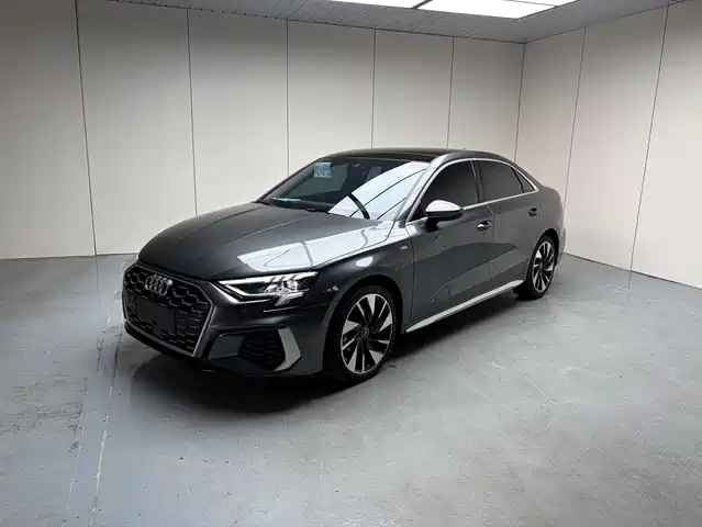 Audi A3 A3L Limousine 35 TFSI, Стиль Спорт