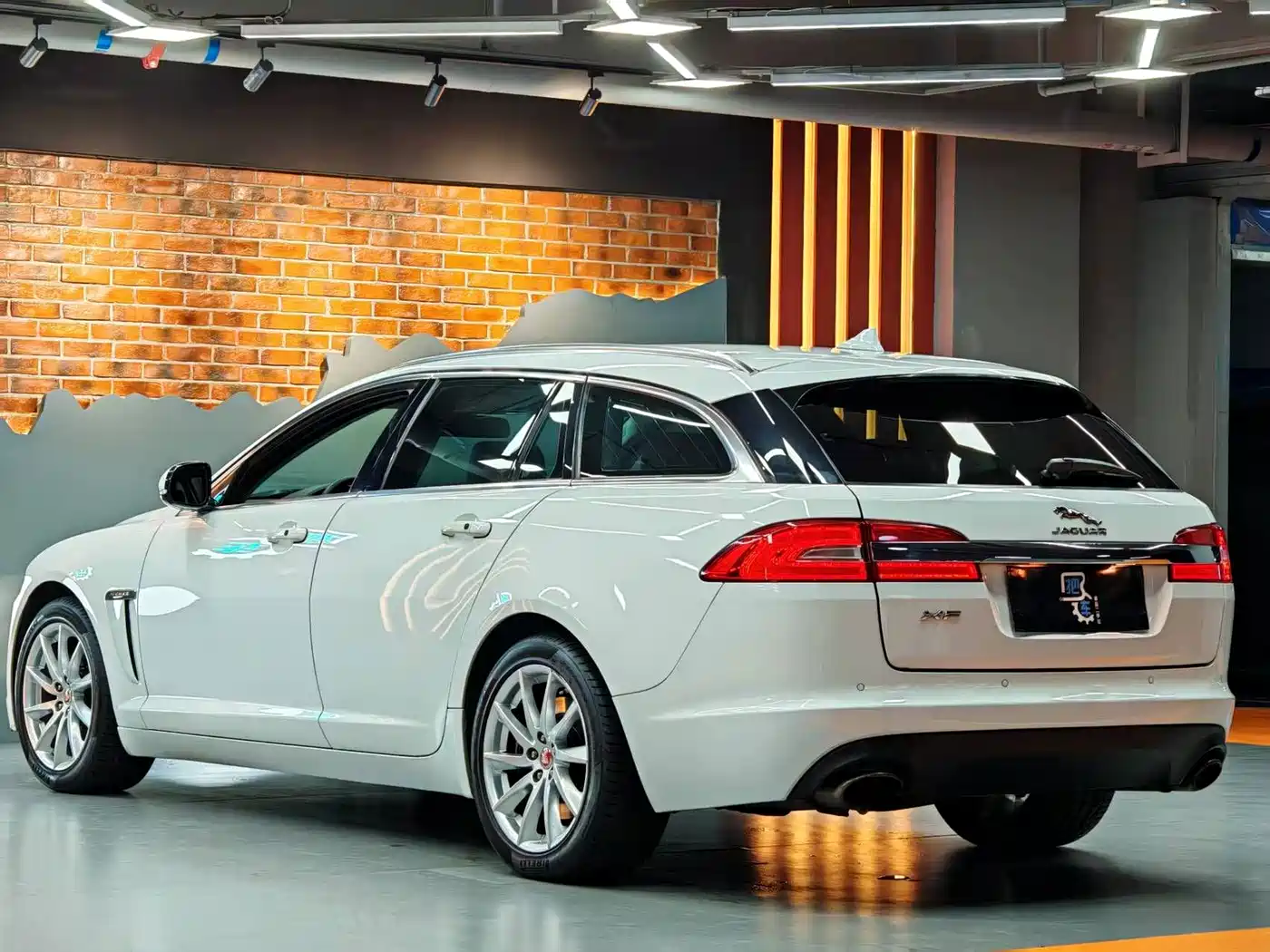 Jaguar XF 2015 2015 XF 2.0T Sportbrake Luxury Edition