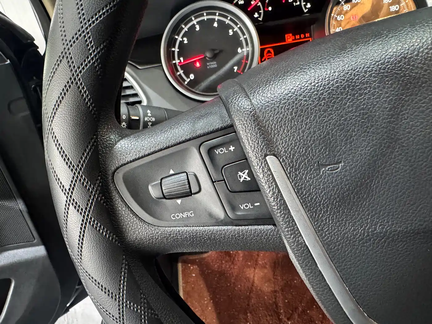 Peugeot 508 2015 1.6THP Auto Comfort Edition фото 22