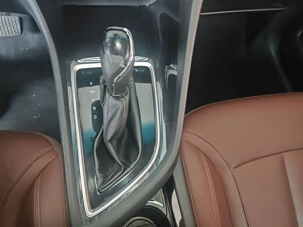 Buick GL6 2018 18T 6-Seater Premium фото 14