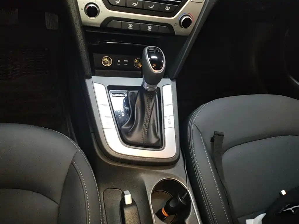 Hyundai Elantra 2016 Model 1.6L Automatic Smart Elite фото 14