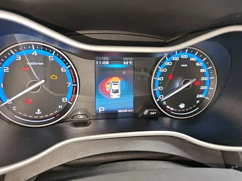 Фото 12 - Geely Emgrand