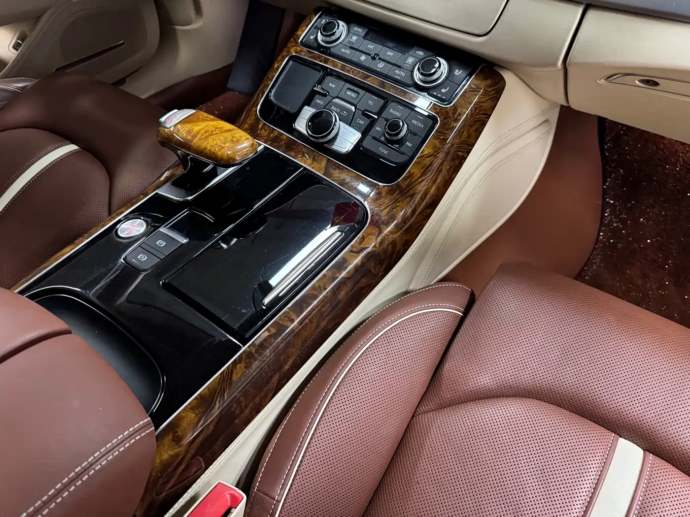 Audi A8 2013 A8L 45 TFSI quattro Exclusive фото 47
