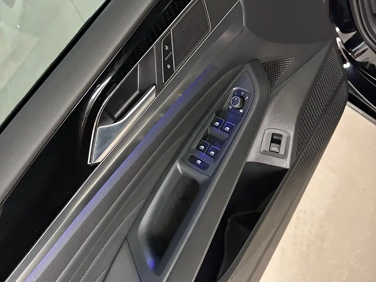 Volkswagen Passat 2022 330TSI Starry Sky Premium Edition фото 10