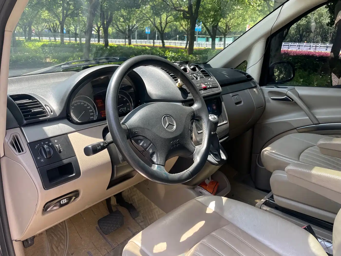 Mercedes-Benz Viano 2011 2.5L Luxury Edition фото 16