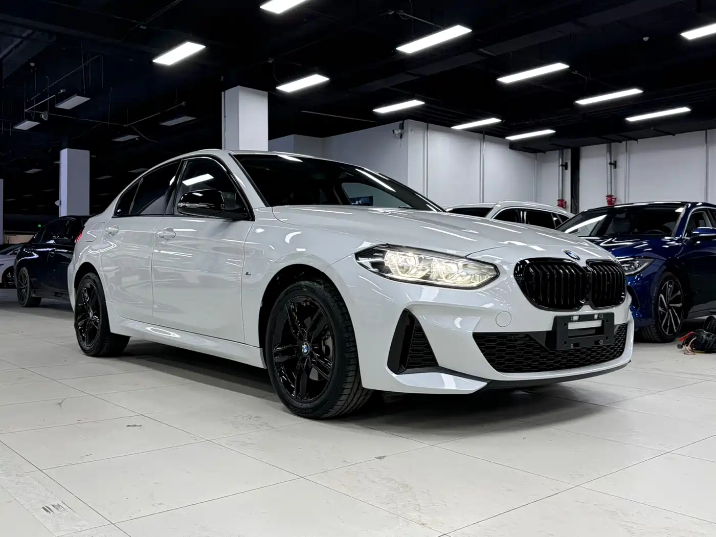 BMW 1 Series 2023 120i M Sport Shadow Edition фото 4