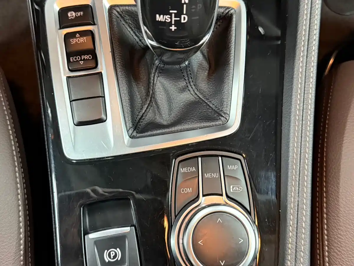 BMW 1 Series 2023 120i M Sport Shadow Edition фото 11