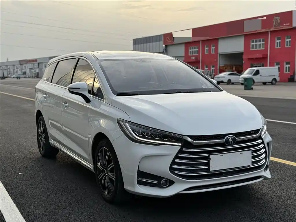 BYD Song MAX New Energy 2019 DM 1.5T Smart Connect Advance 7-seater China V фото 3