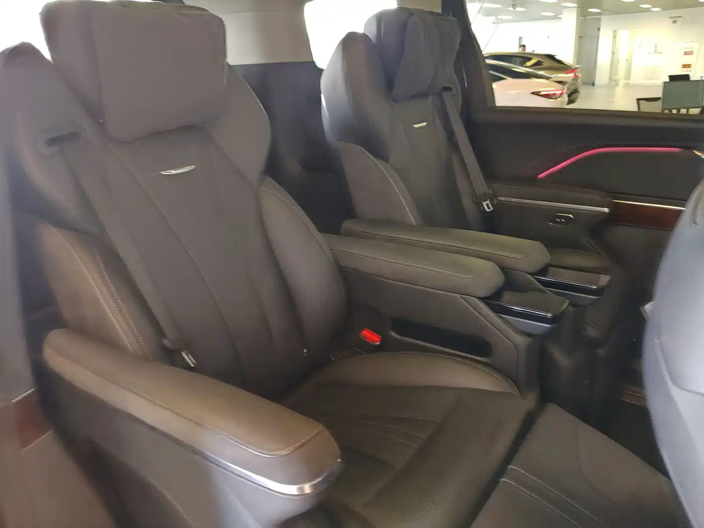 Hongqi HQ9 PHEV 2024 Model 2.0T AWD Luxury Edition фото 37