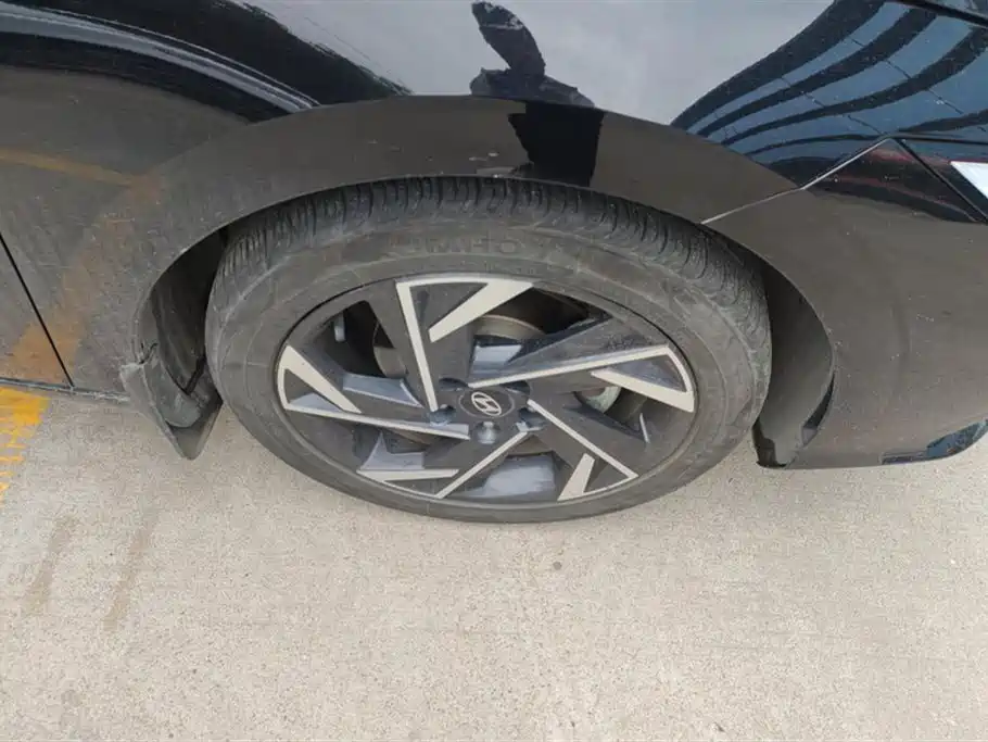 Hyundai Elantra 2023 Model 1.5L CVT LUX Premium Edition фото 6