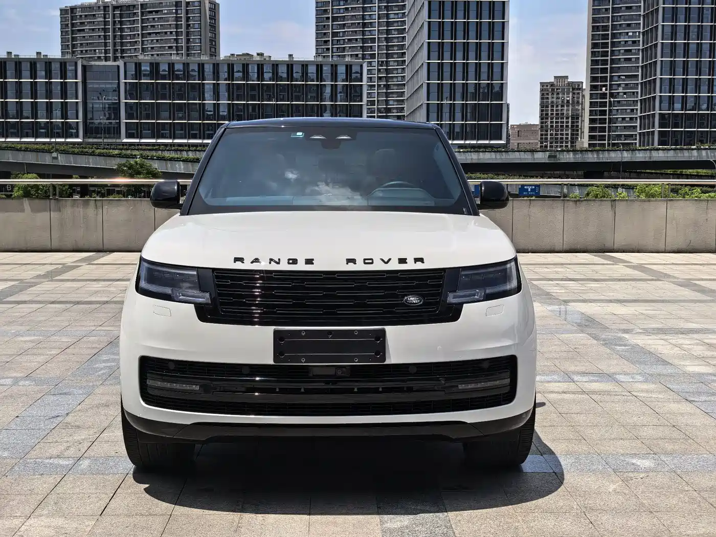 Land Rover Range Rover 2025 3.0 L6 360PS Golden Age Edition фото 2