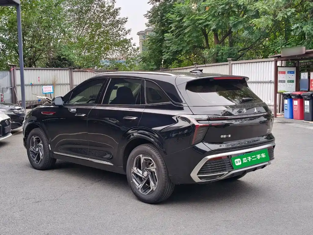 2025 Hongqi HS3