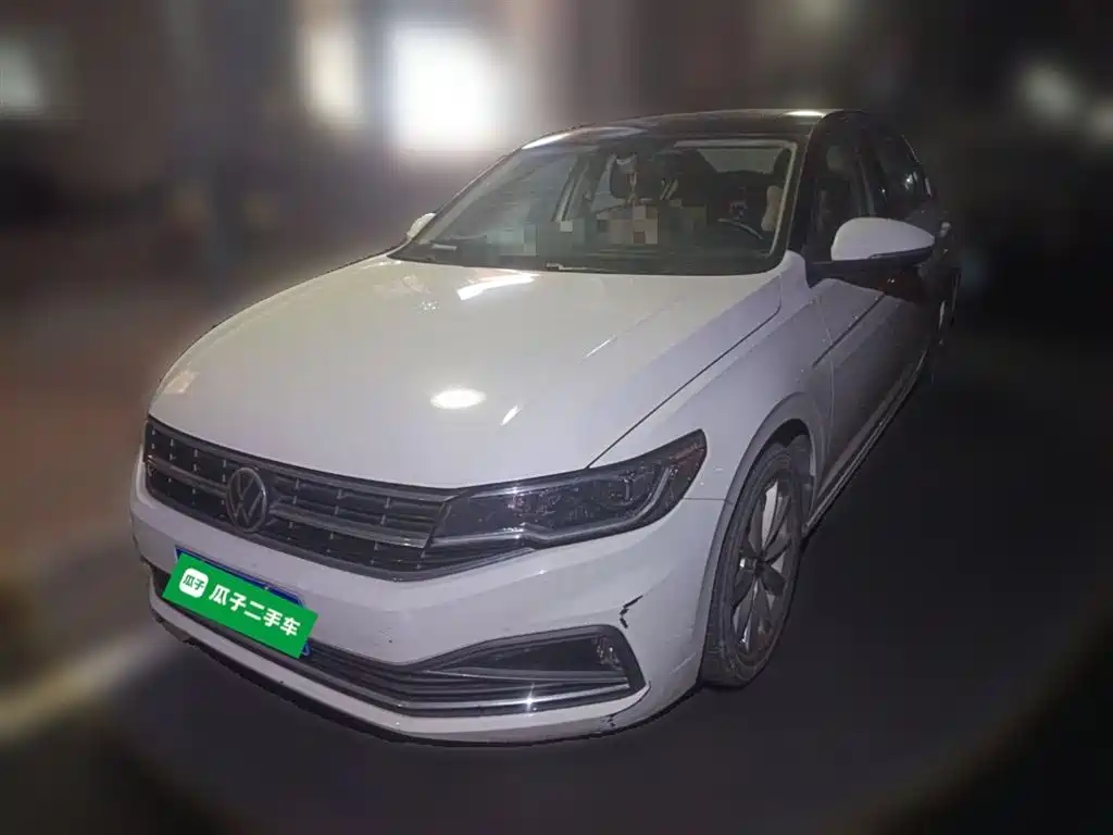 VOLKSWAGEN BORA