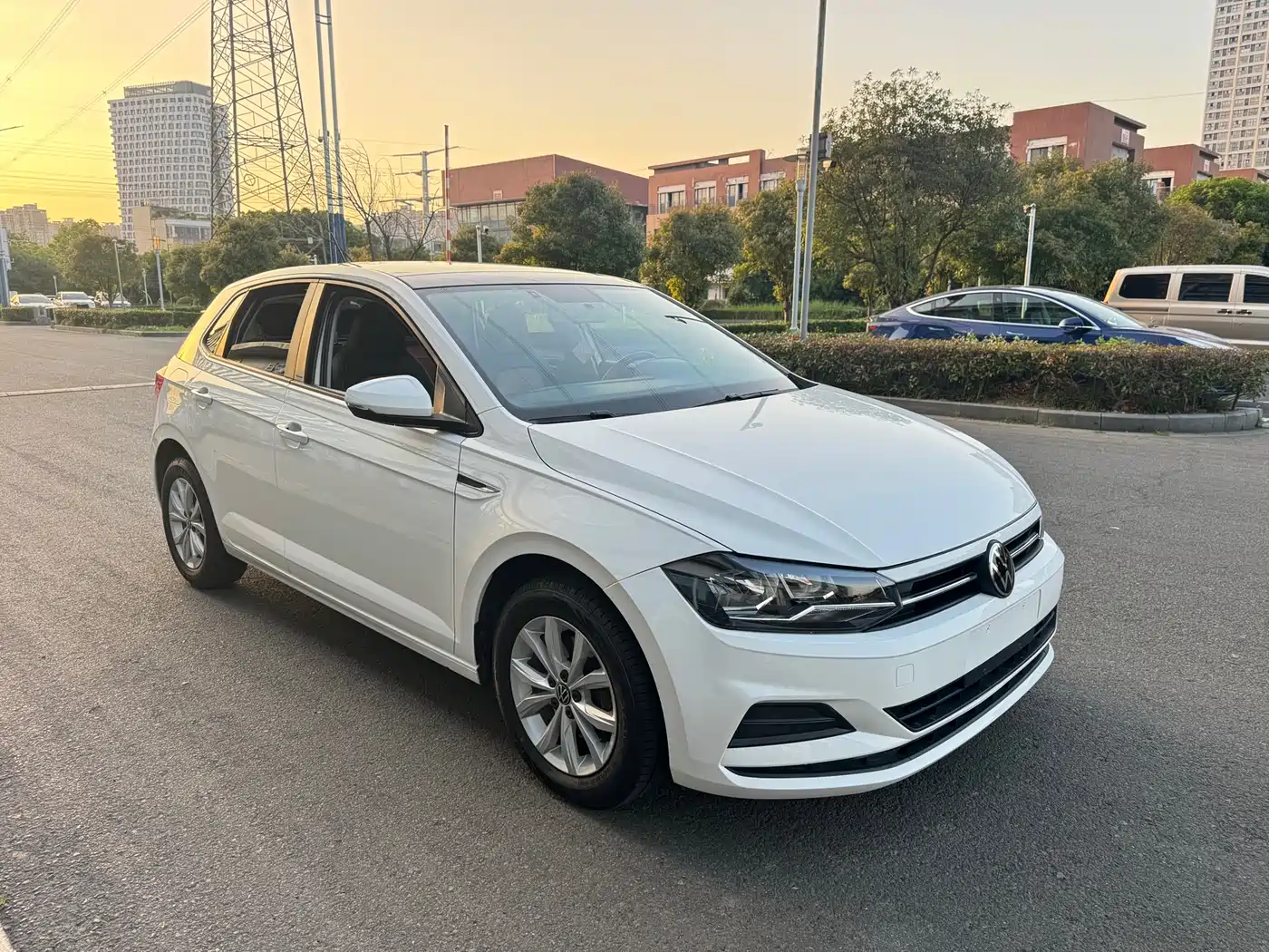 VOLKSWAGEN POLO