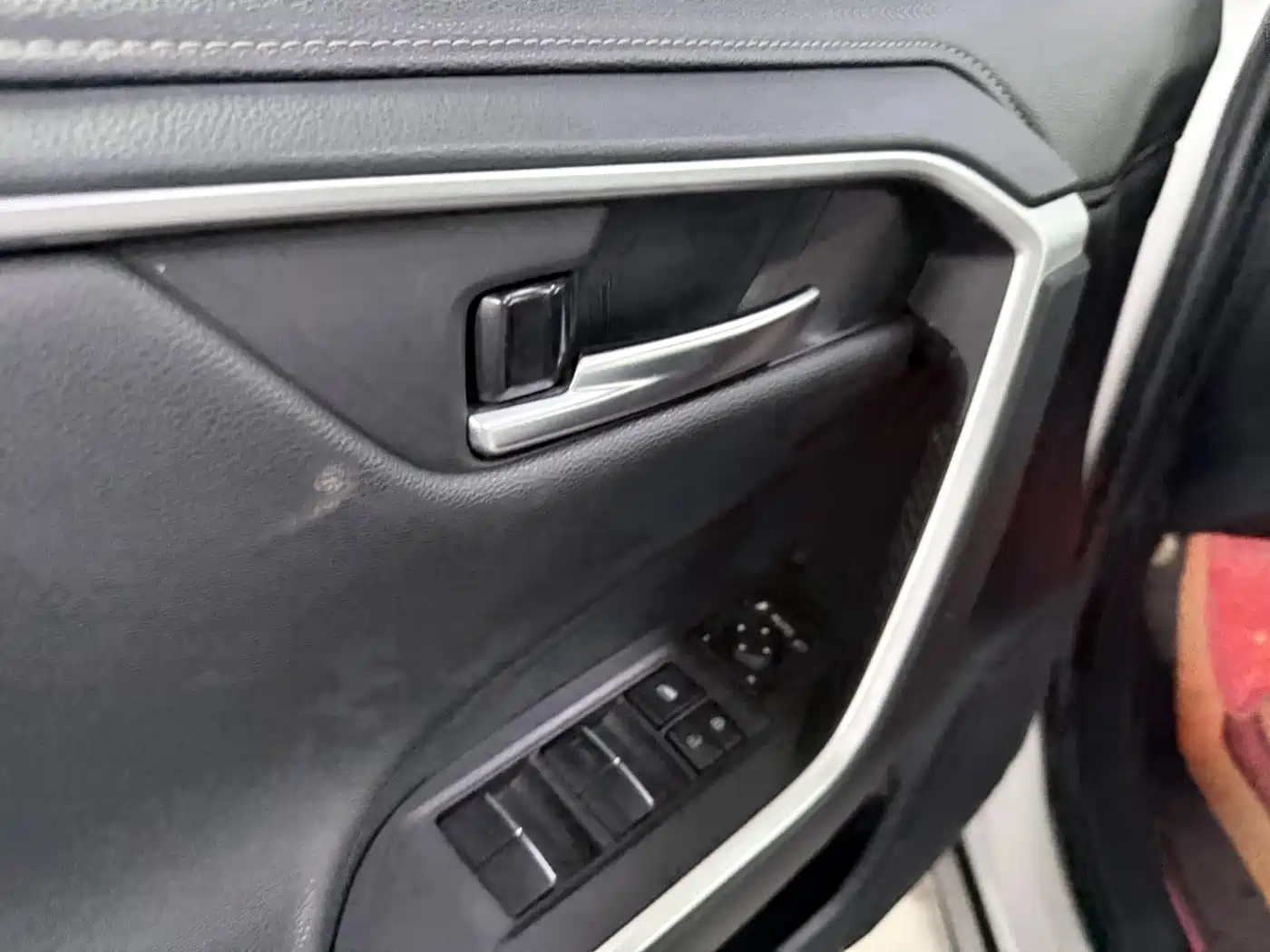 Toyota Wildlander 2020 2.0L CVT AWD Premium Edition фото 9
