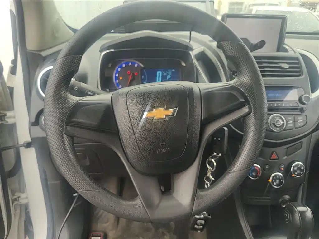 Chevrolet Trax 2016 1.4T Automatic 2WD Comfort Sunroof Edition фото 11