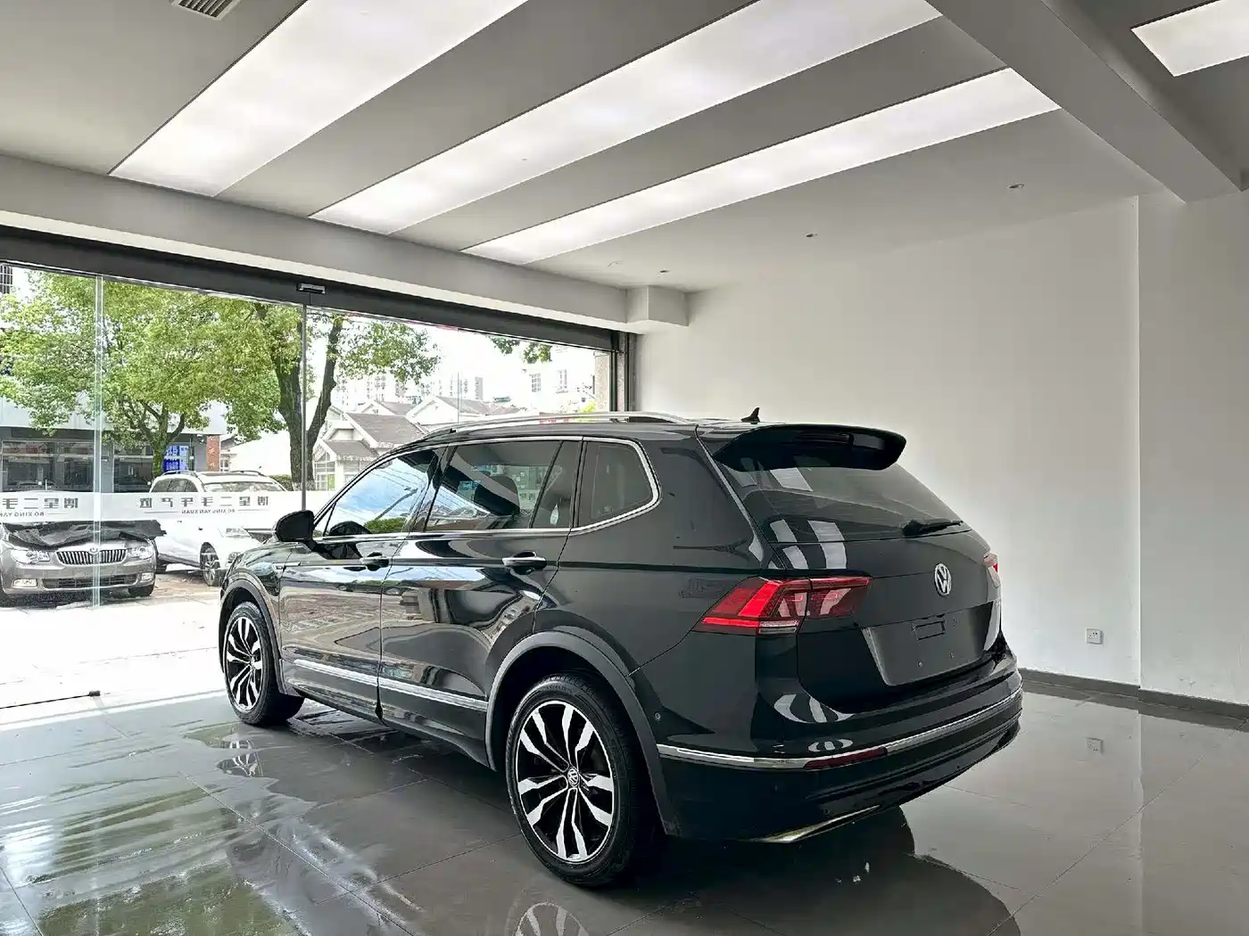 Volkswagen Tiguan L 2019 330TSI Auto 2WD R-Line Flagship Edition China V фото 7