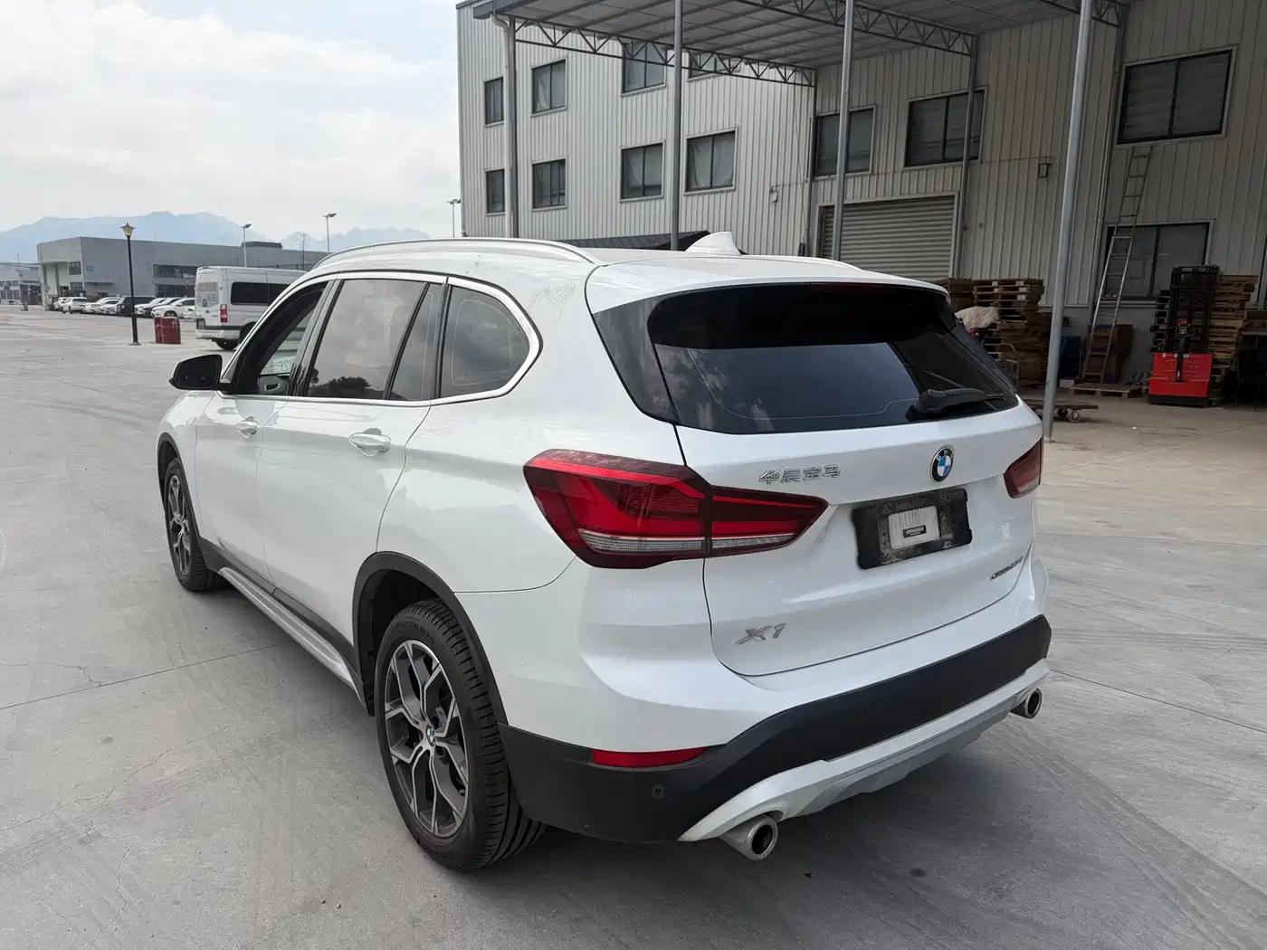 BMW X1 2022 sDrive20Li Fashion фото 12