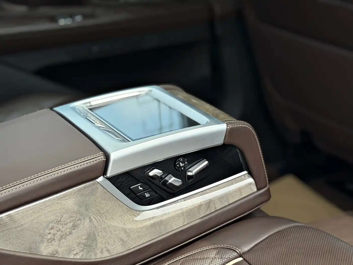 BMW 7 Series 2021 Model 740Li Leading Luxury Package фото 13