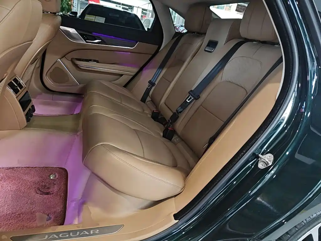 Jaguar XFL 2026 2025 2.0T P250 FWD Luxury Edition