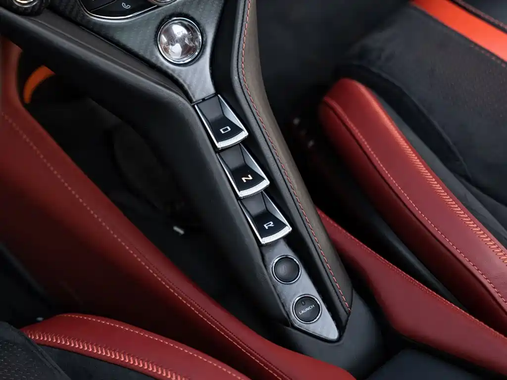 McLaren 720S 2019 4.0T Coupe фото 14