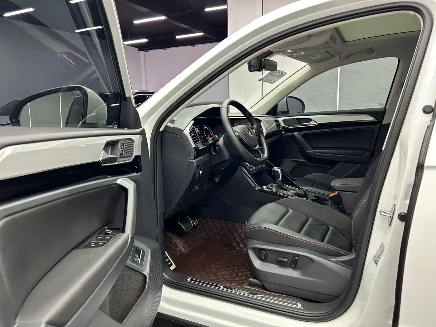 Volkswagen Tayron 2022 280TSI 2WD Luxury Smart Connect Edition фото 9