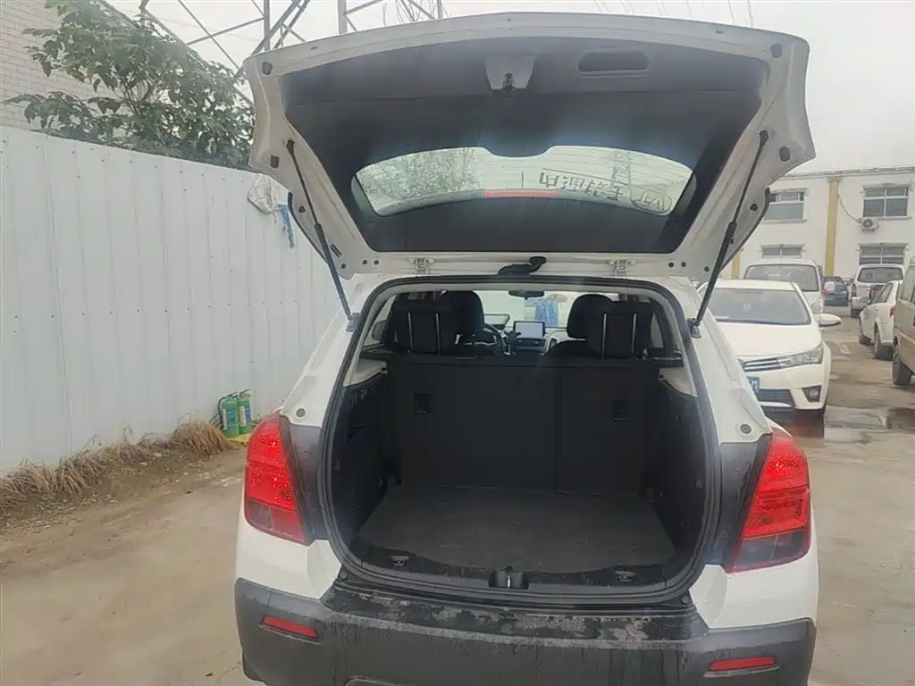 Chevrolet Trax 2016 1.4T Automatic 2WD Comfort Sunroof Edition фото 19