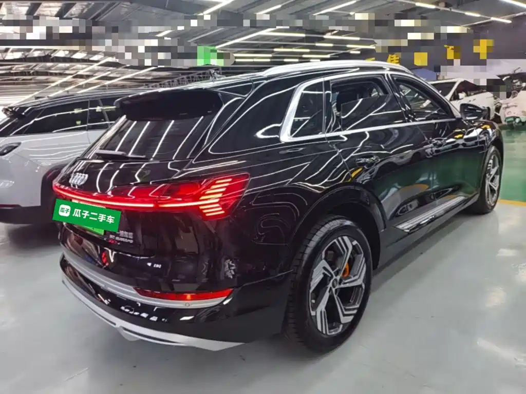 Photo 7 - Audi e-tron