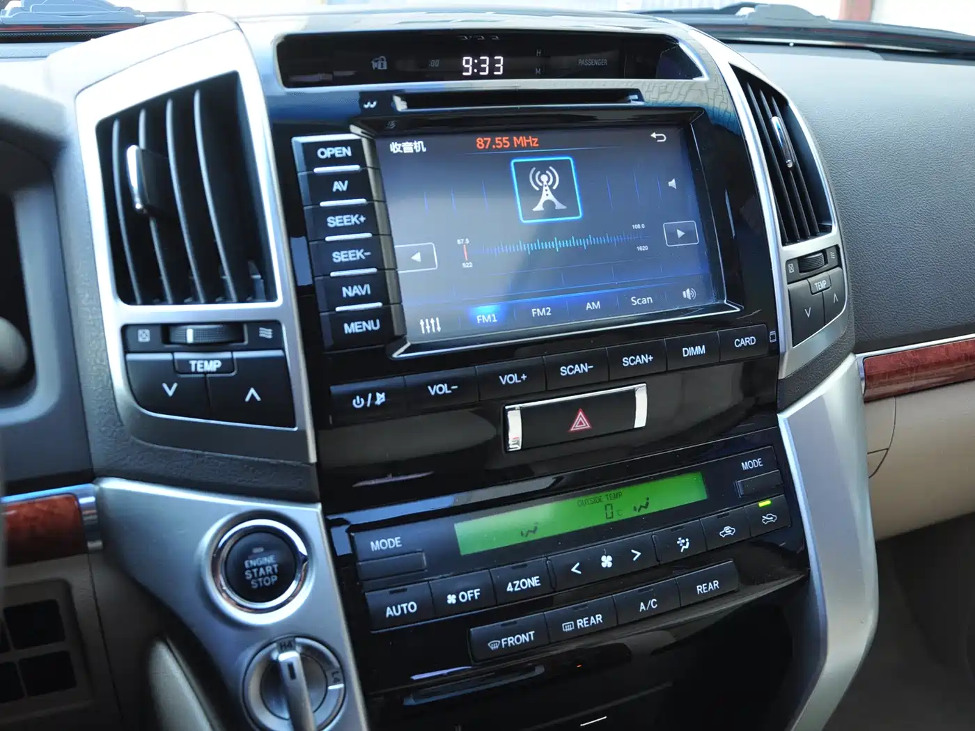 Toyota Land Cruiser 2012 4.6L Automatic VX фото 12