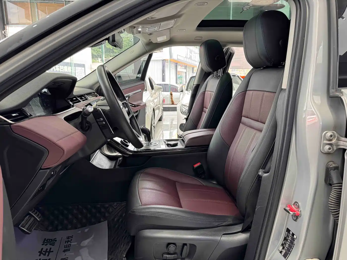Land Rover Range Rover Evoque 2021 Range Rover Evoque L 249PS R-Dynamic SE Luxury Edition фото 6