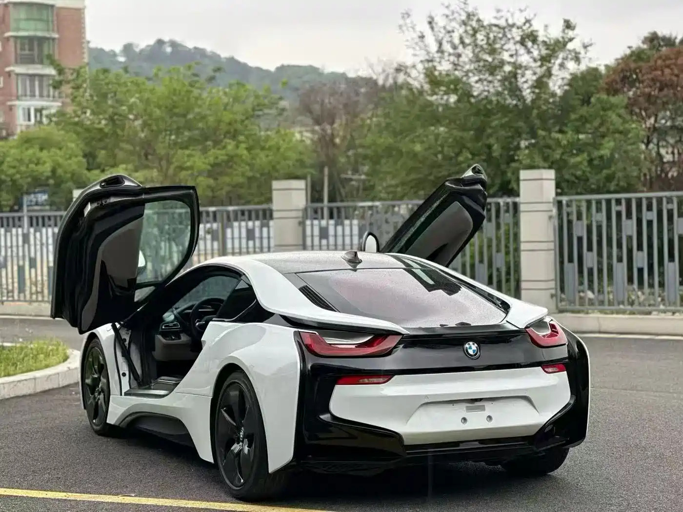 BMW i8 2014 Standard фото 9
