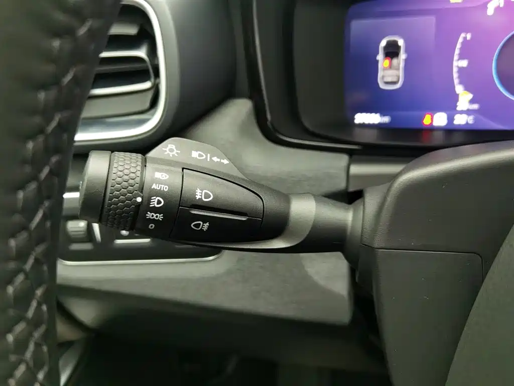 Lynk & Co 02 2021 2.0TD Automatic 2WD Shine Champion Edition фото 21