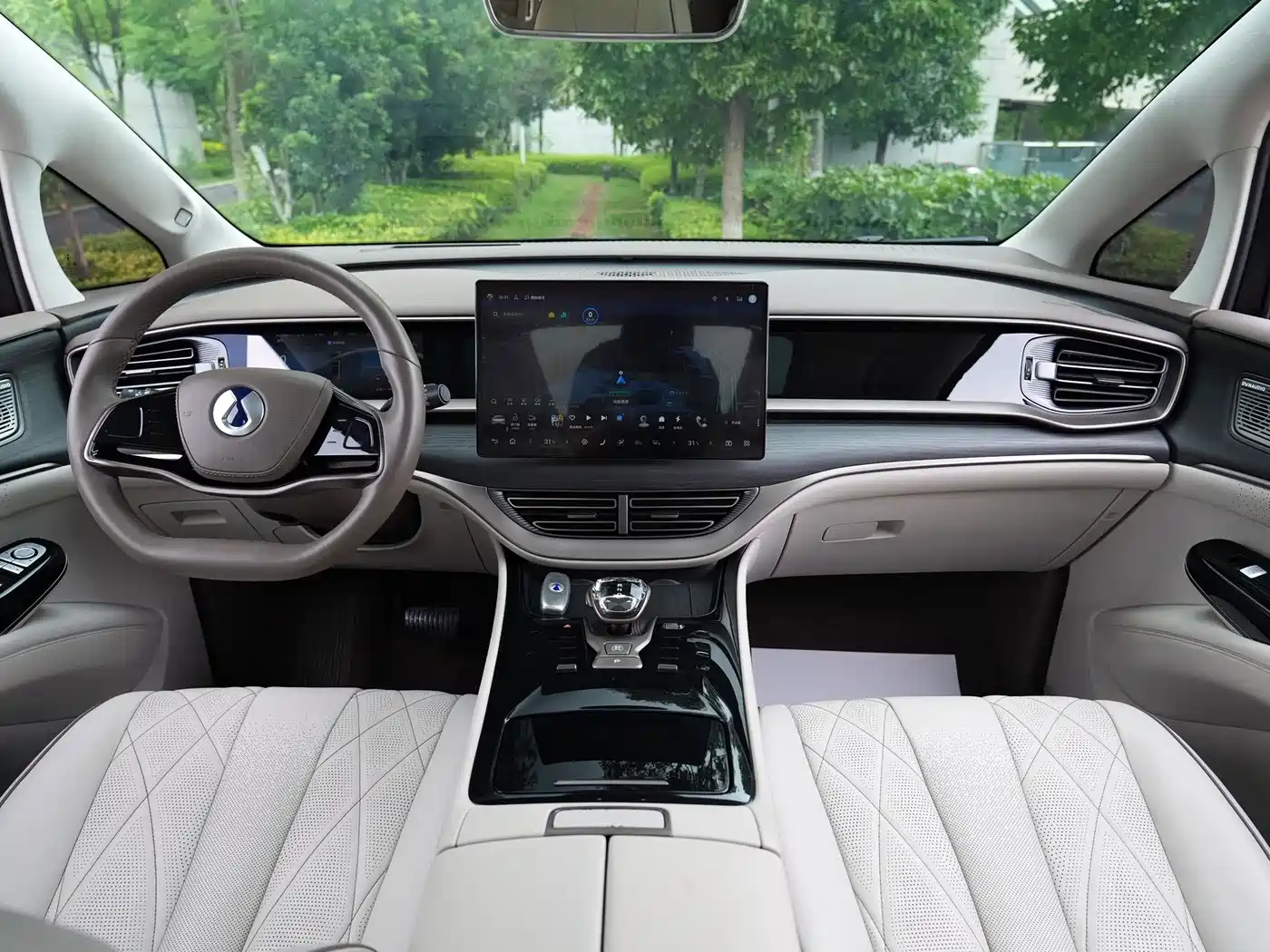 Denza D9 2023 2022 DM-i 970 AWD Flagship