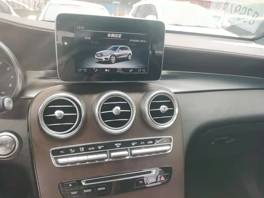 Mercedes-Benz GLC 2017 GLC 300 4MATIC Dynamic фото 13