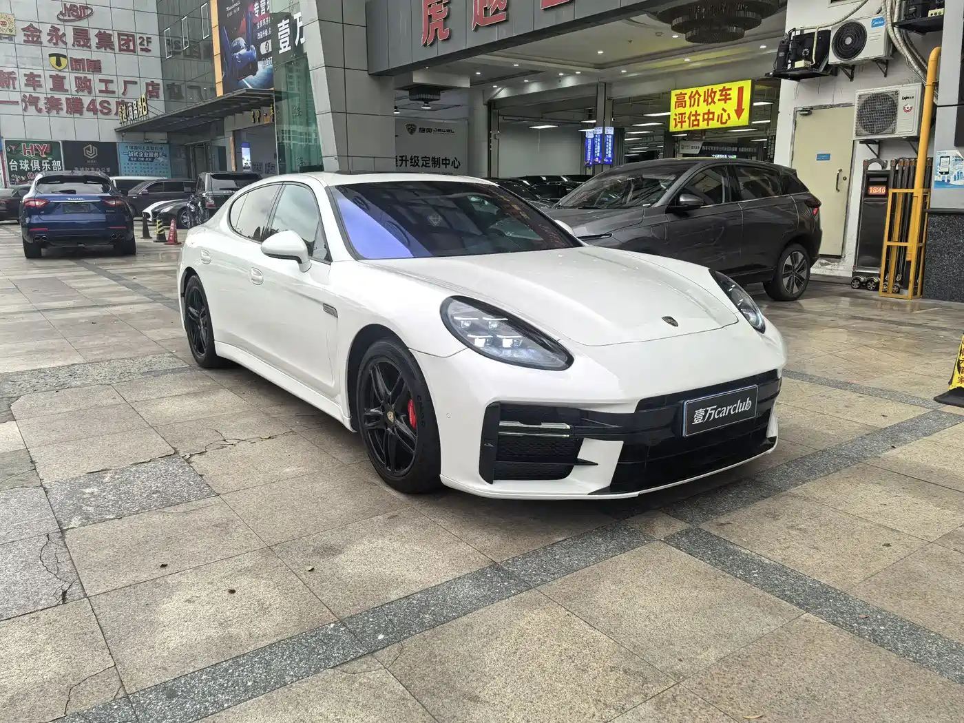 Porsche Panamera 2010 Panamera 4 3.6L фото 3
