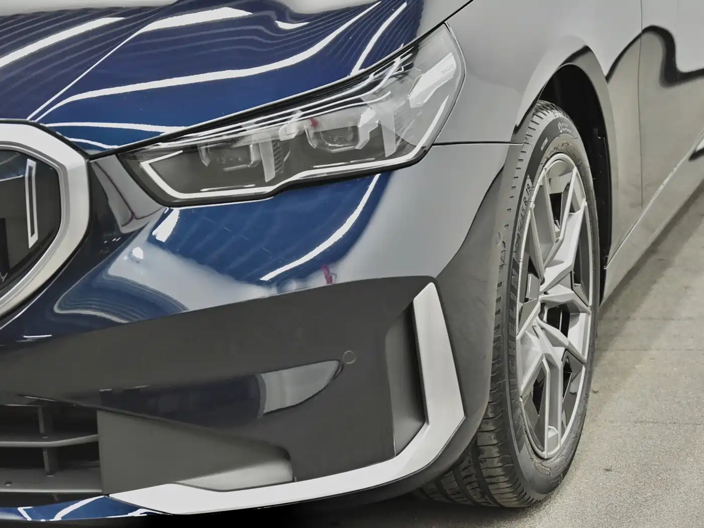 BMW 5 Series 2024 530Li Leading Model Luxury Package фото 28