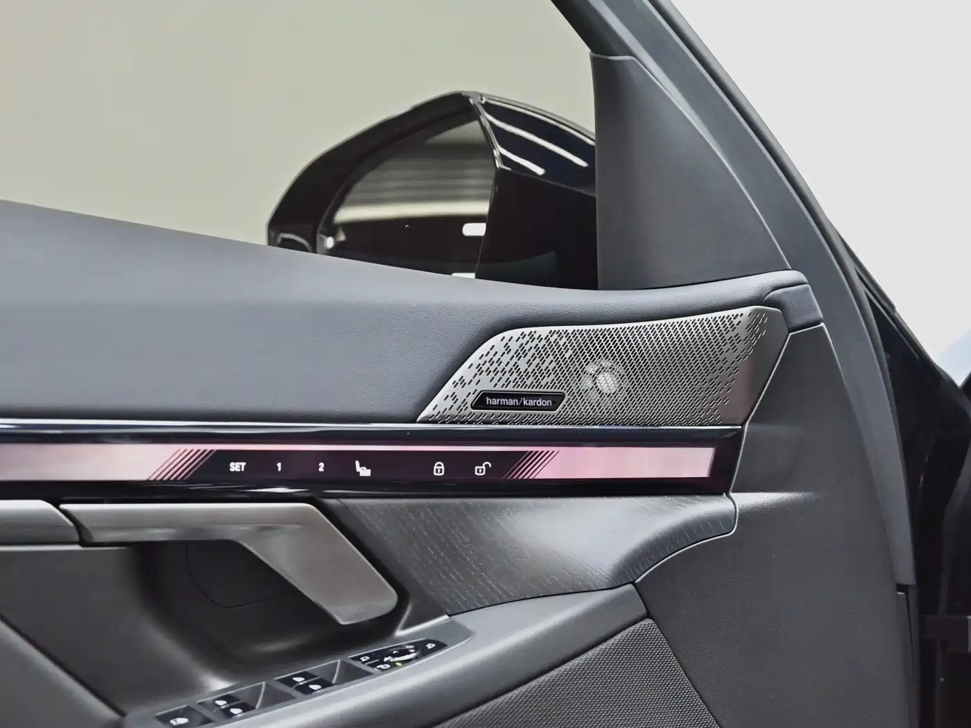 BMW 5 Series 2024 530Li Leading Model Luxury Package фото 21
