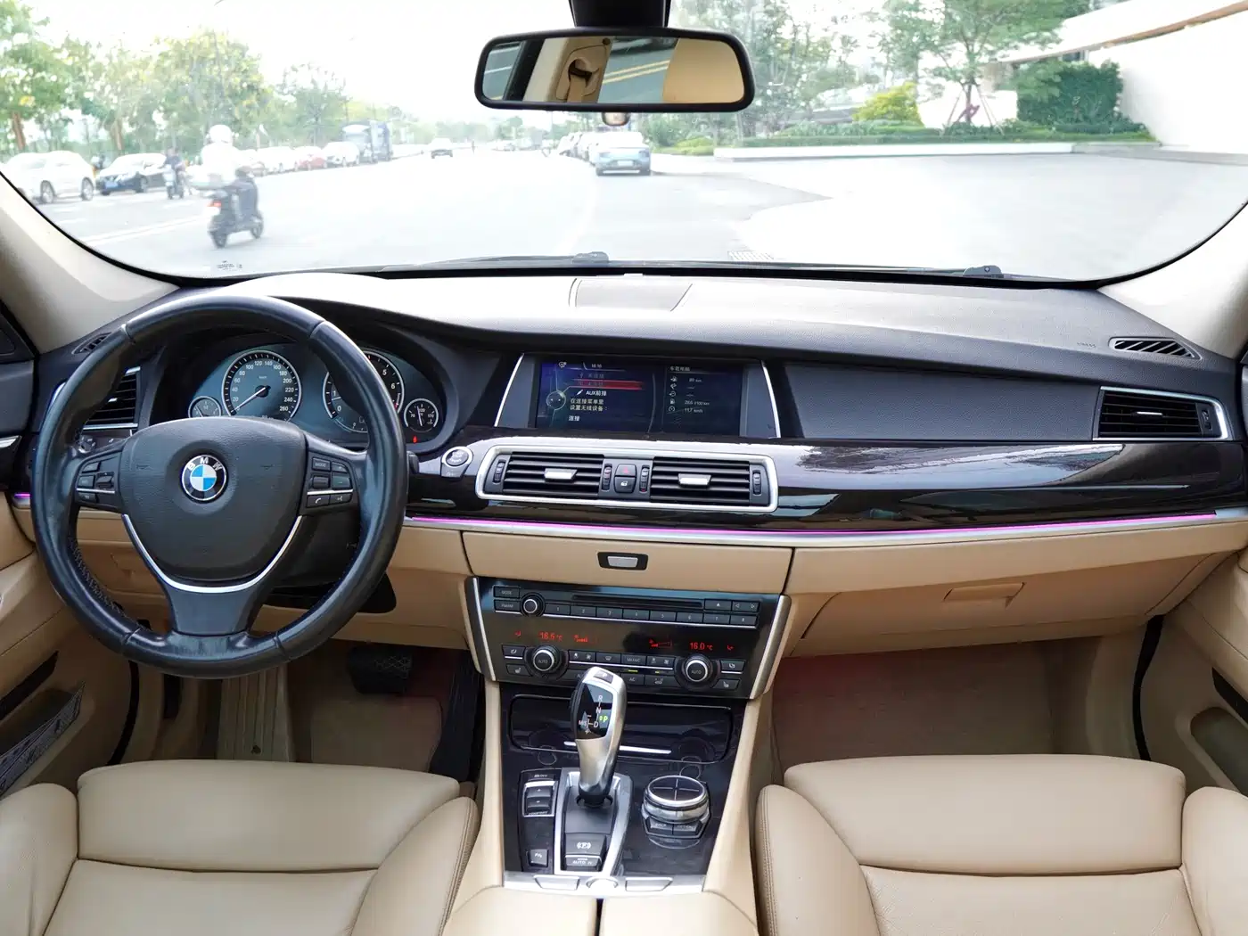 BMW 5 Series GT 2013 535i Leadership фото 7