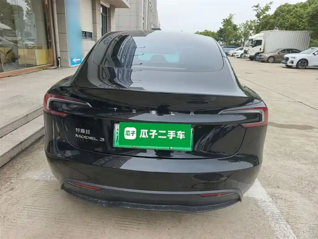 Фото 6 - Tesla Model 3