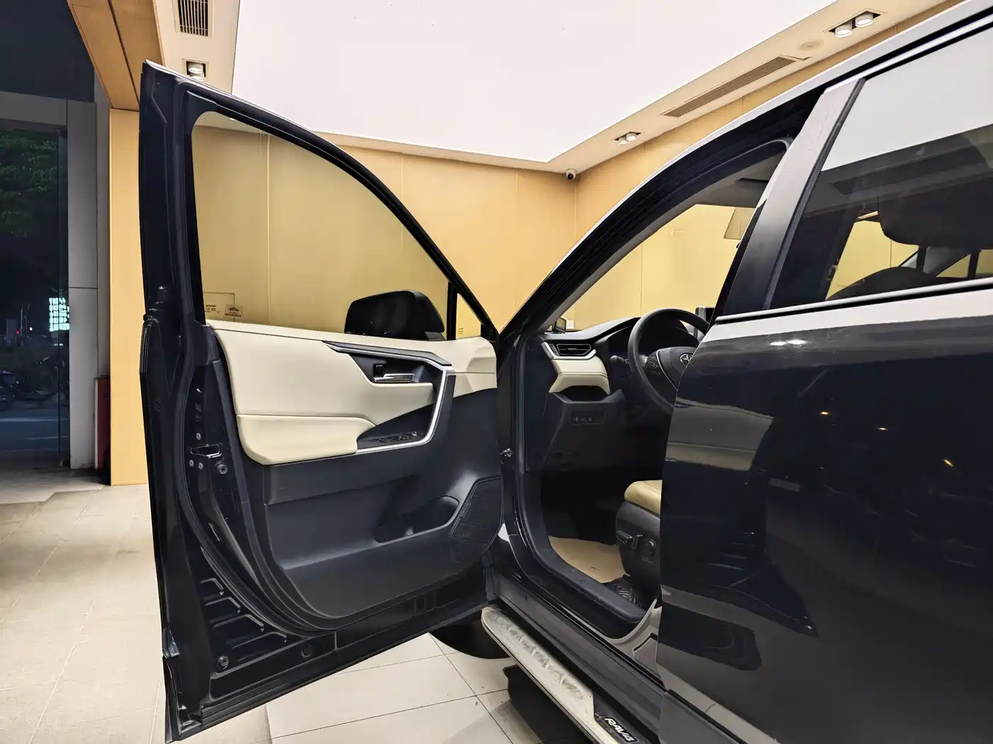 Toyota RAV4 Rongfang 2020 2.0L CVT 2WD Trend Edition фото 7