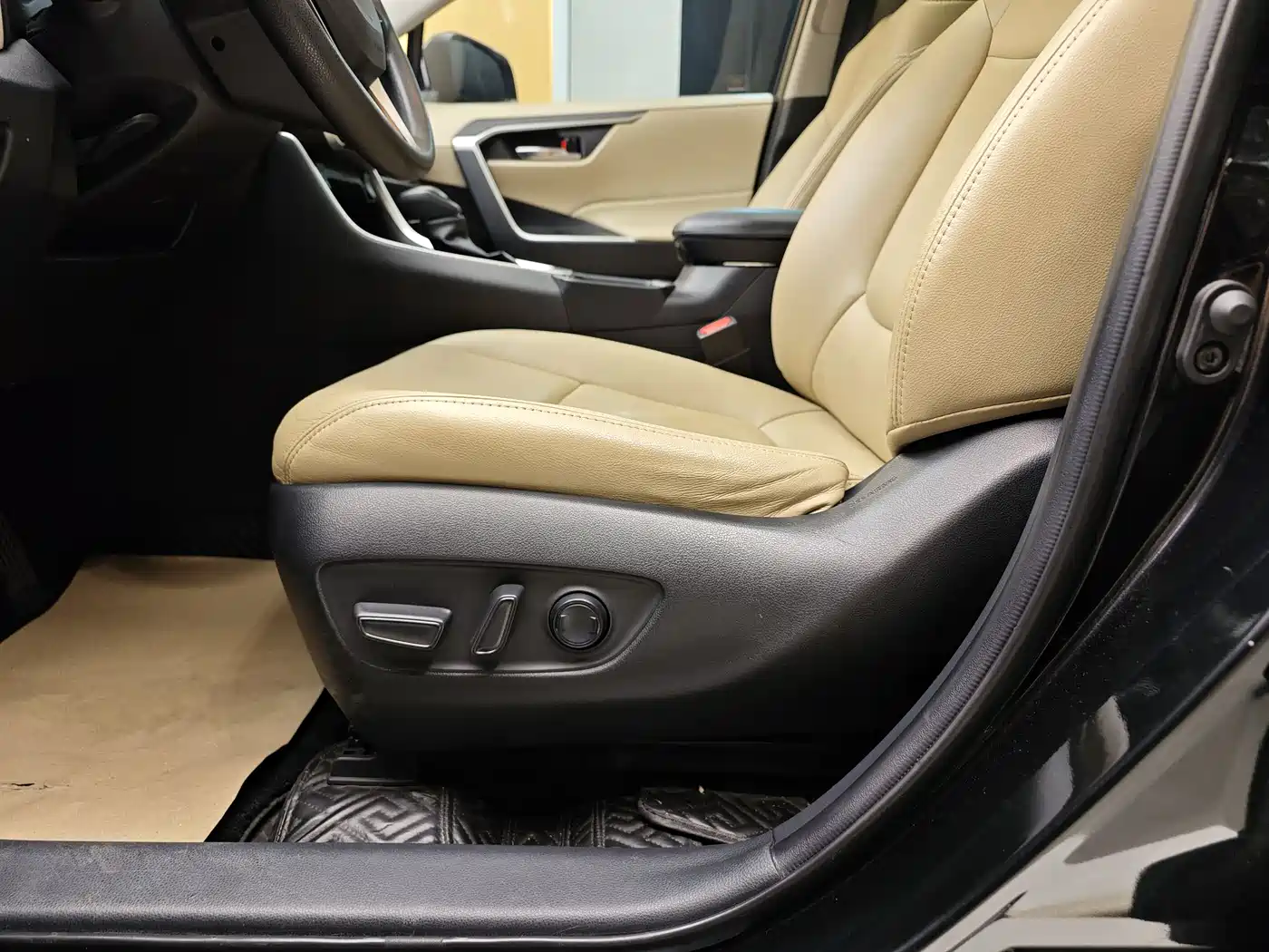 Toyota RAV4 Rongfang 2020 2.0L CVT 2WD Trend Edition фото 10