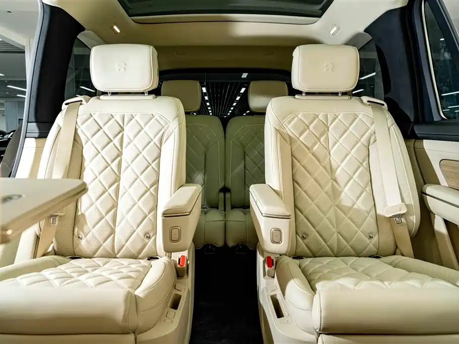 NIO ES8 2026 2025 Model 6-Seat Executive Luxury Edition