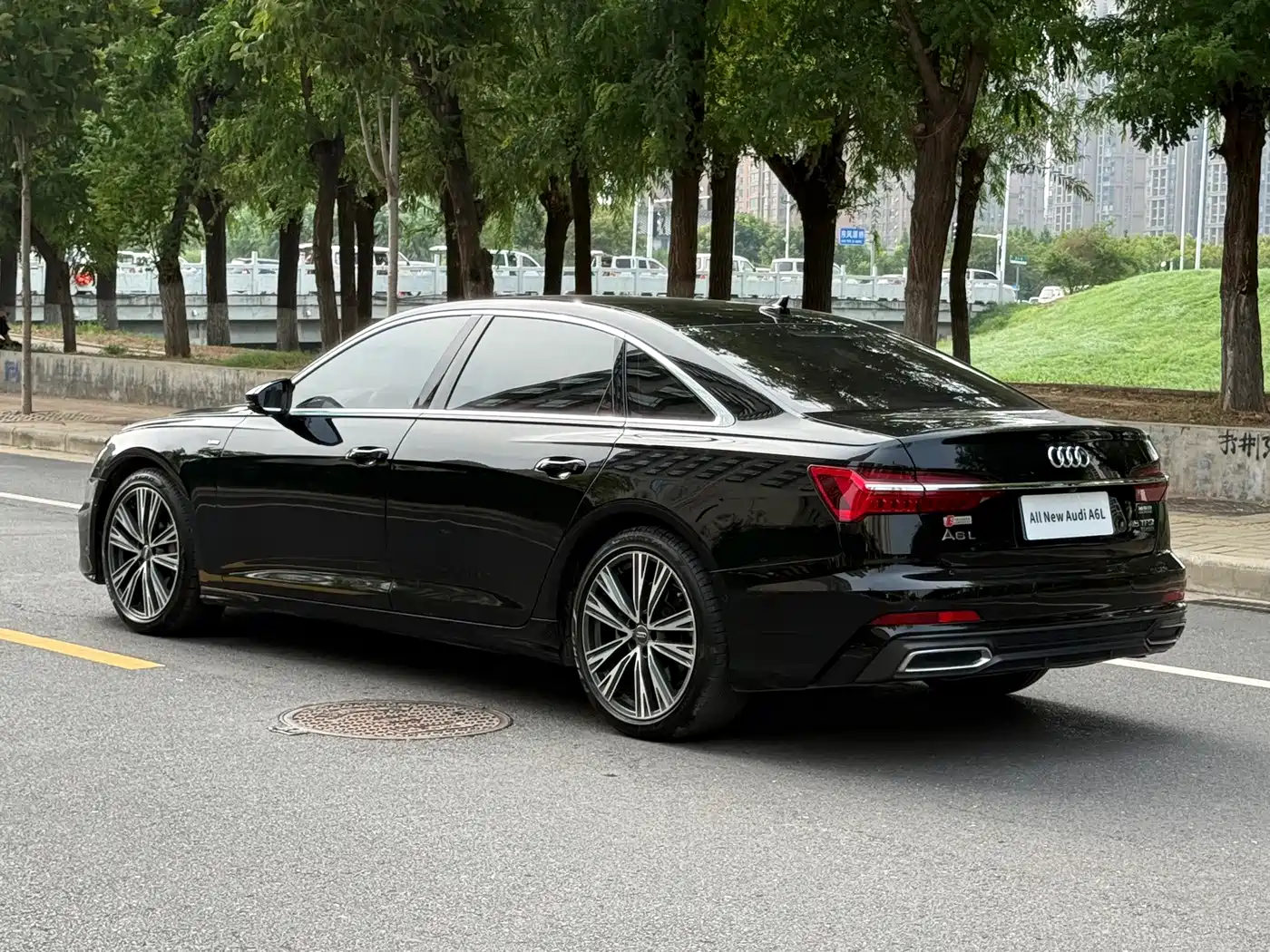 Photo 4 - Audi A6L