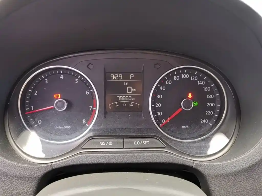 Volkswagen Polo 2014 1.6L Automatic Comfort Edition фото 12