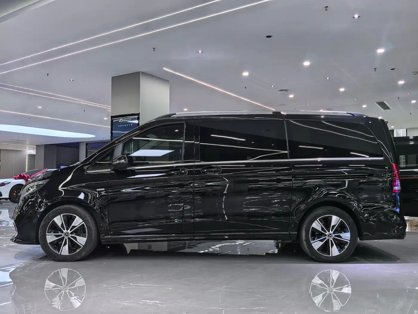Mercedes-Benz V-Class 2021 V 260 Premium Edition фото 4