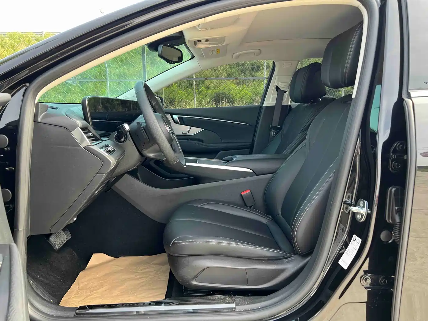 Buick LaCrosse 2025 Model 28T Platinum Edition фото 6