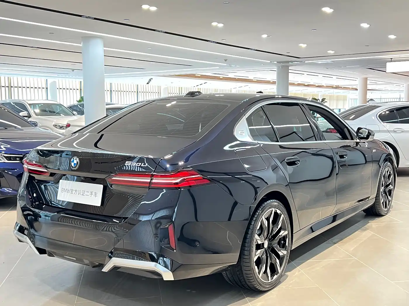 BMW 5 Series 2025 530Li Leading M Sport Package фото 15